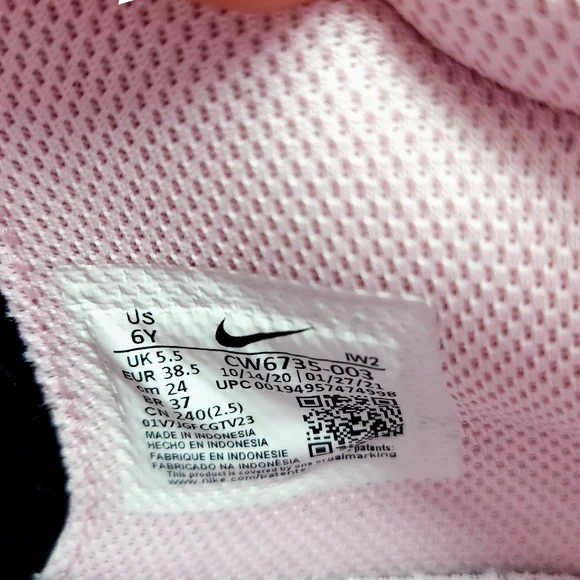 Nike Girls Basketball Sneakers Team Hustle Black Pink Girls Size 6 New In Box - Picture 11 of 12